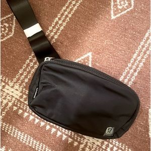 Lululemon Everywhere Belt Bag NWT